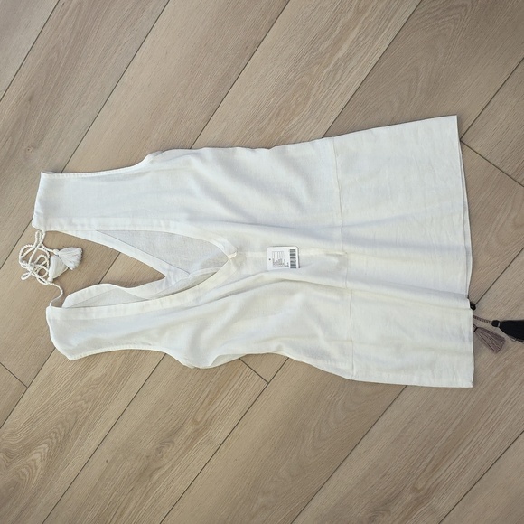 White Sleeveless V-Neck Lace-Up Side Mini Beach Cover Up - Picture 5 of 10